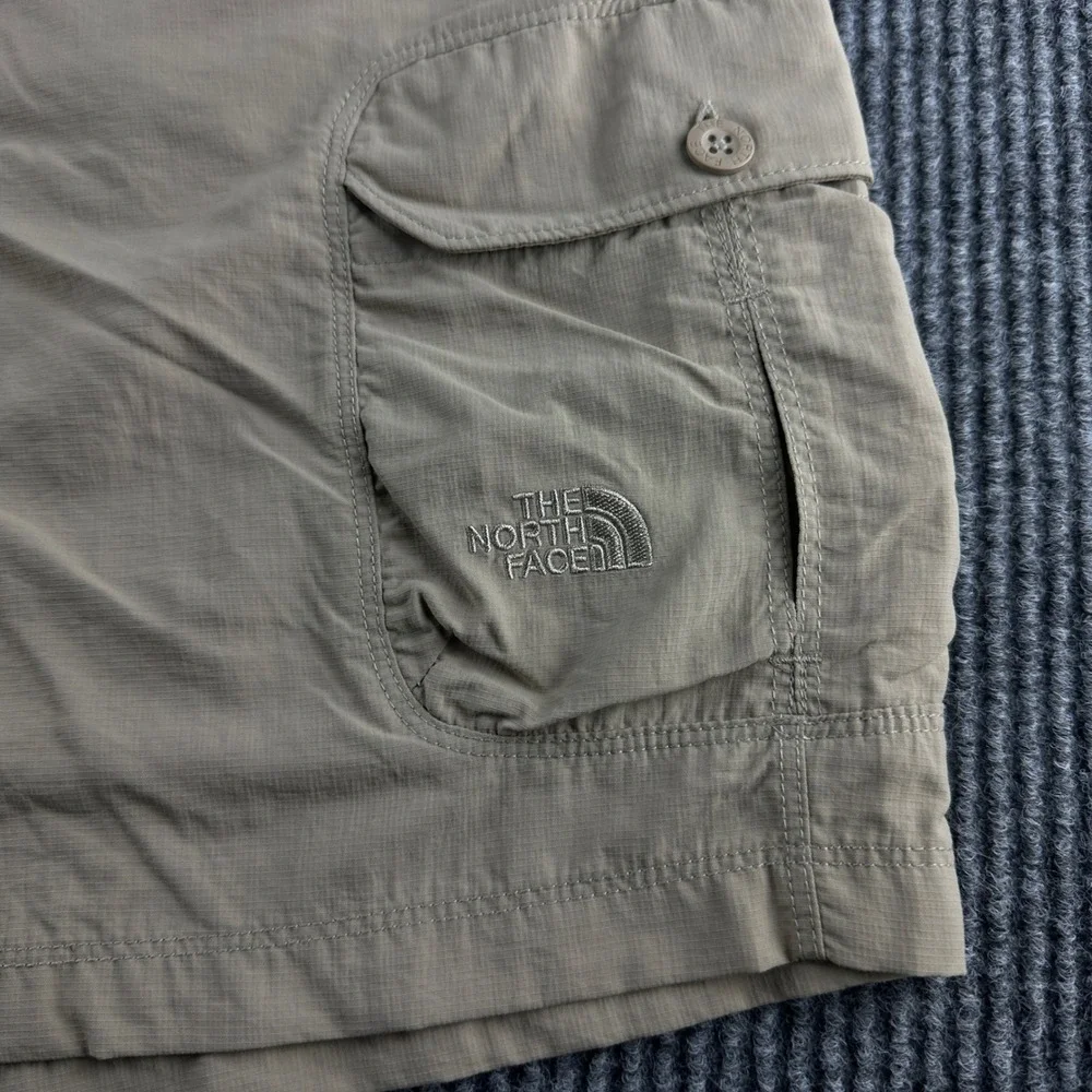The North Face Mens Khaki Tan Nylon Ripstop Cargo Shorts Large Regular 9 Inseam